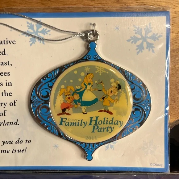 Disney Cast Member Exclusive 2011
Family Holiday Celebration
Christmas Ornament - Picture 2 of 3